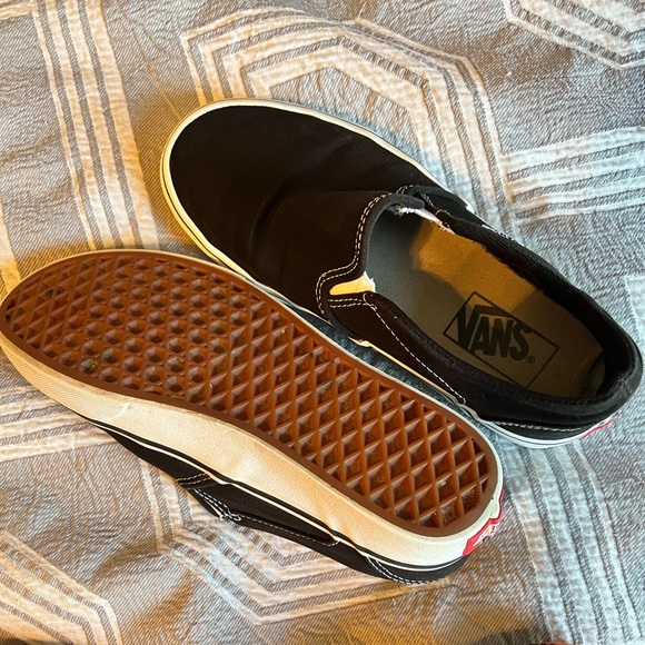 🌻Black and white slip on vans! - Picture 4 of 5